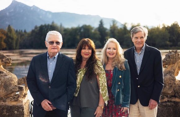 The cast of the movie The Sound of Music for the opening Duane Chase (Kurt), Debbie Turner (Marta), Kym Karath (Gretl), Nicholas Hammond (Fredrich)